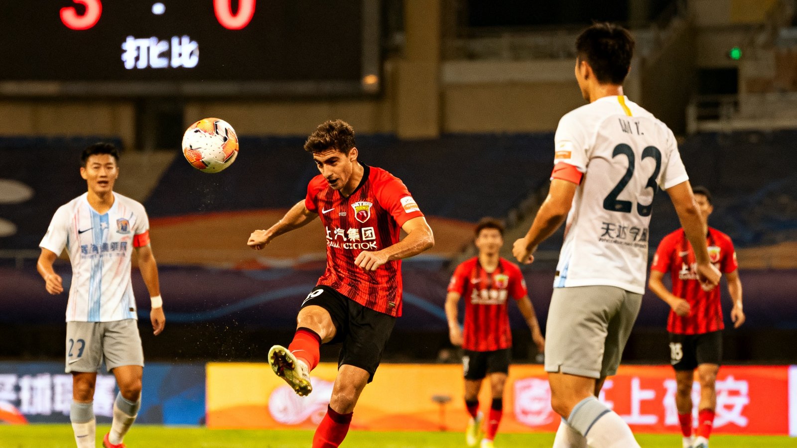 上海海港3比0大胜成都蓉城，奥斯卡两次助攻，武磊单刀破门